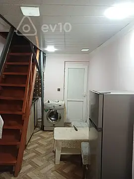Kirayə verilir 2 otaqlı köhnə tikili 40 m²