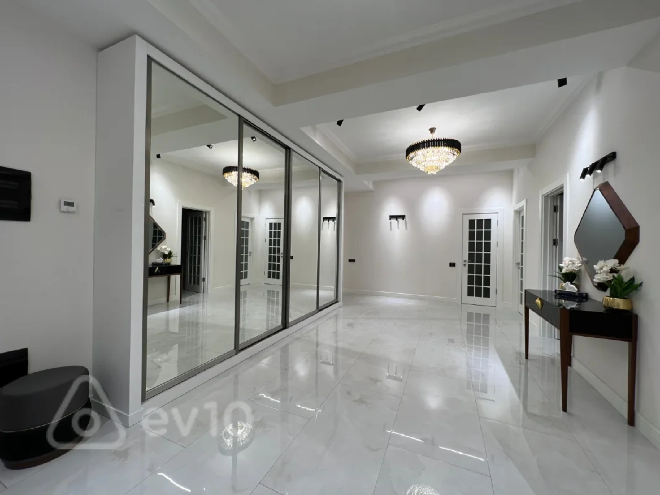 Kirayə verilir 3 otaqlı yeni tikili 170 m²