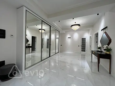 Kirayə verilir 3 otaqlı yeni tikili 170 m²