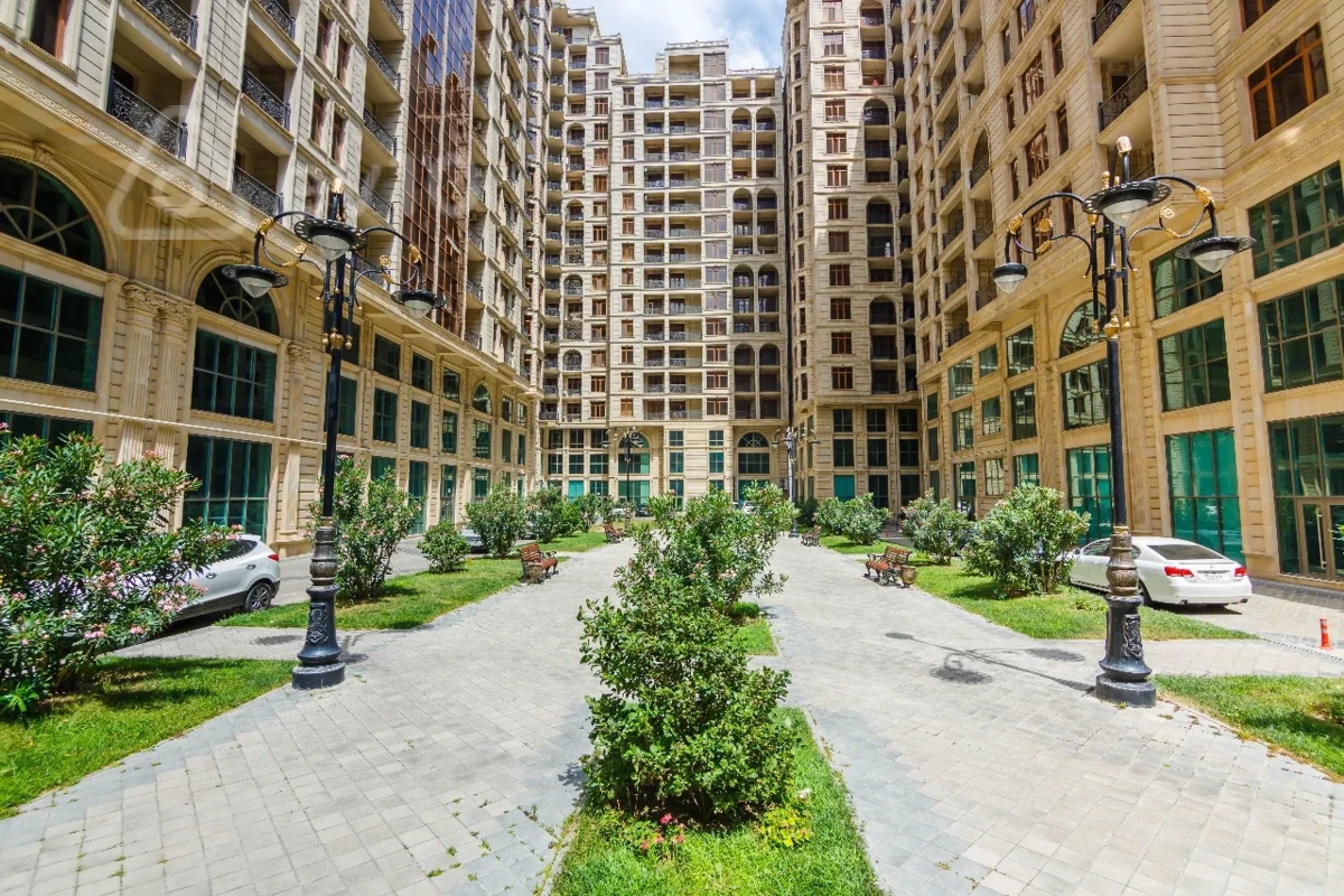 Kirayə verilir 3 otaqlı yeni tikili 170 m²