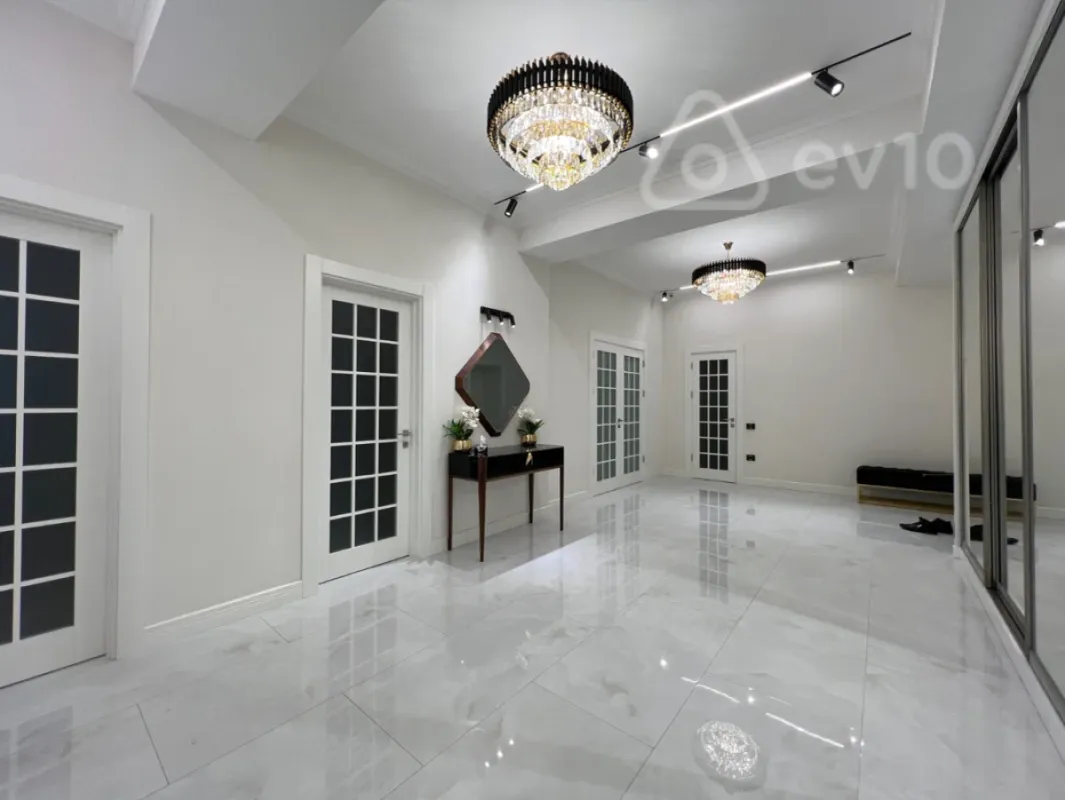 Kirayə verilir 3 otaqlı yeni tikili 170 m²