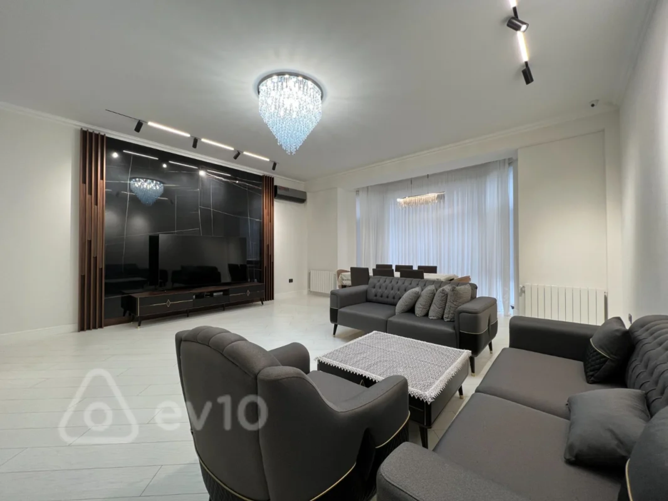 Kirayə verilir 3 otaqlı yeni tikili 170 m²