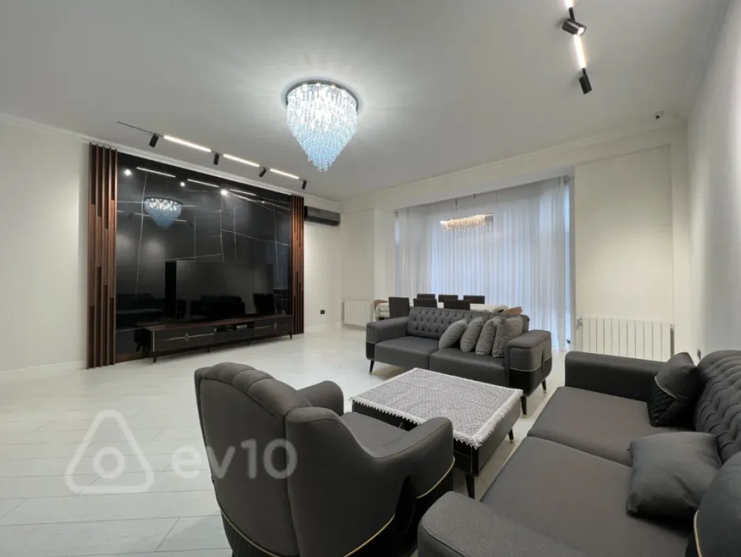 Kirayə verilir 3 otaqlı yeni tikili 170 m²