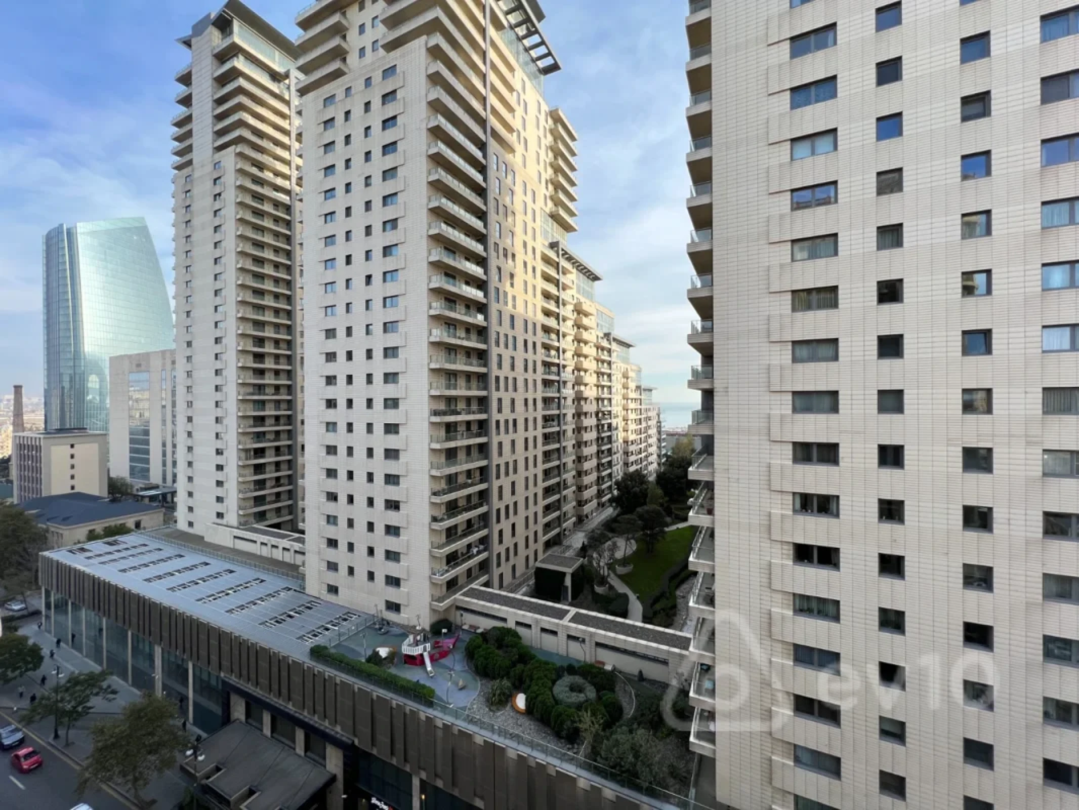 Kirayə verilir 3 otaqlı yeni tikili 170 m²