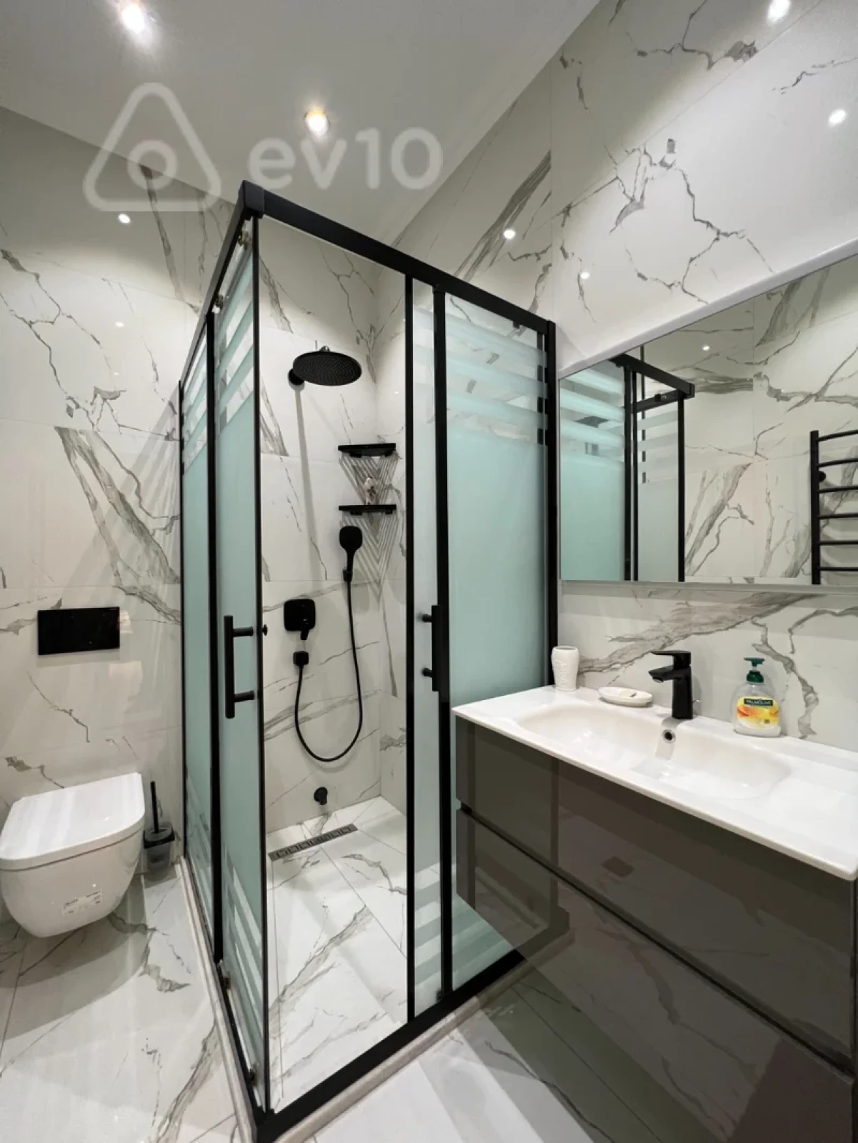 Kirayə verilir 3 otaqlı yeni tikili 170 m²