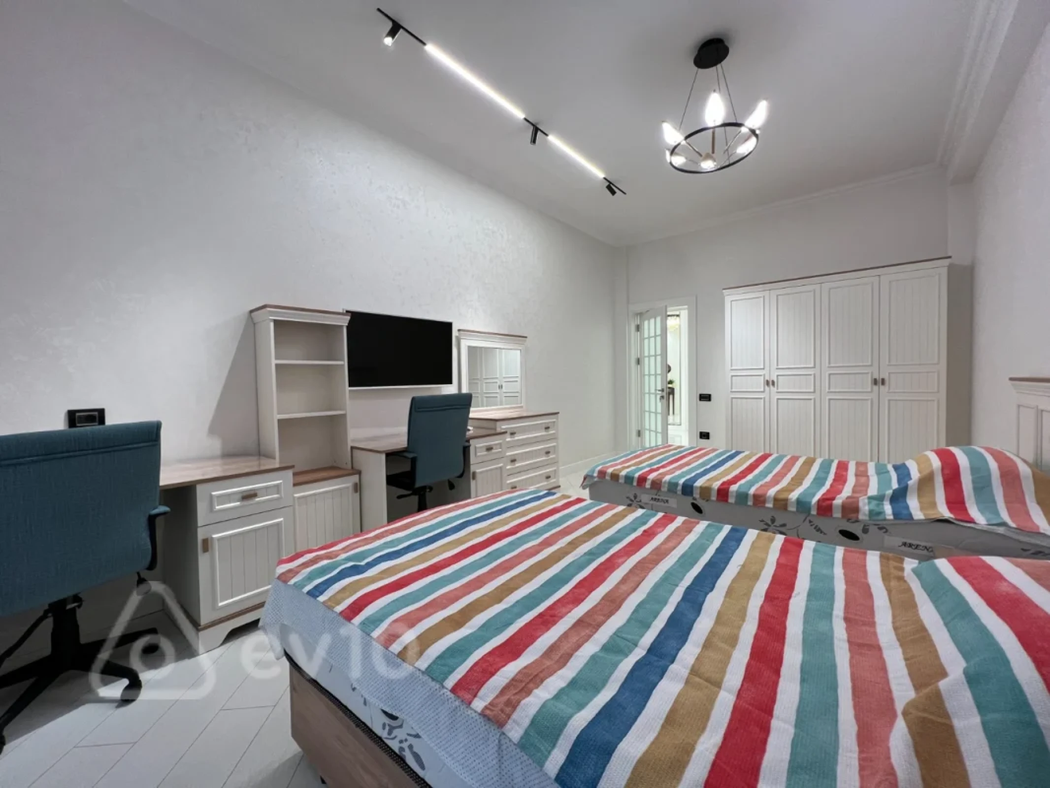 Kirayə verilir 3 otaqlı yeni tikili 170 m²