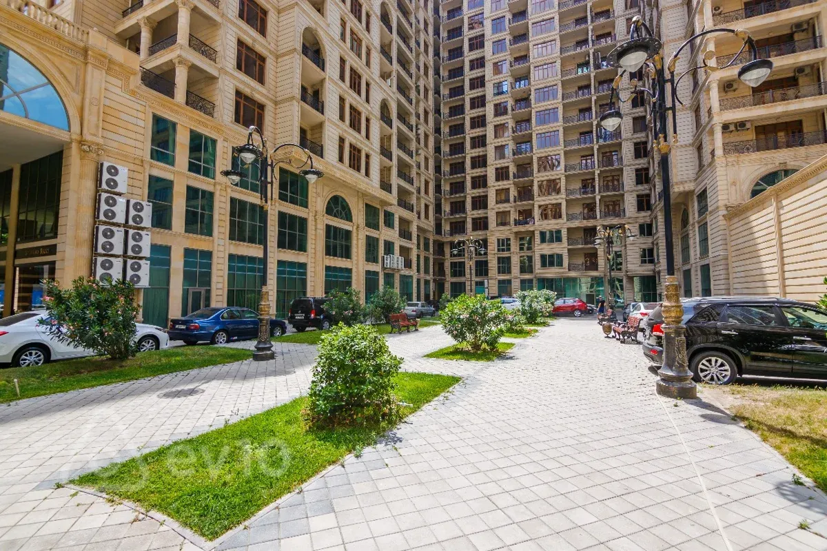 Kirayə verilir 3 otaqlı yeni tikili 170 m²