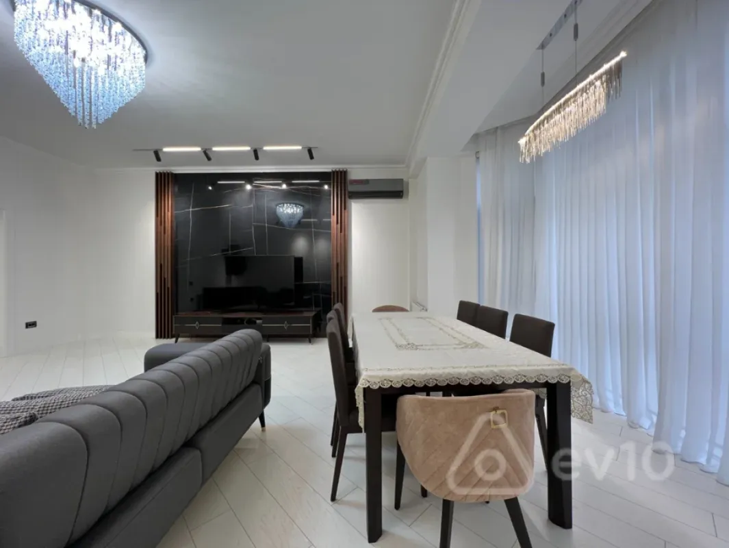 Kirayə verilir 3 otaqlı yeni tikili 170 m²