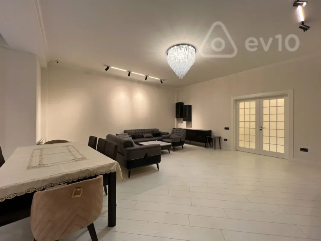 Kirayə verilir 3 otaqlı yeni tikili 170 m²