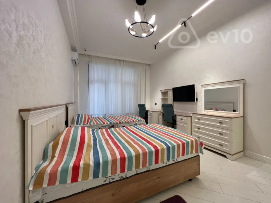 Kirayə verilir 3 otaqlı yeni tikili 170 m²