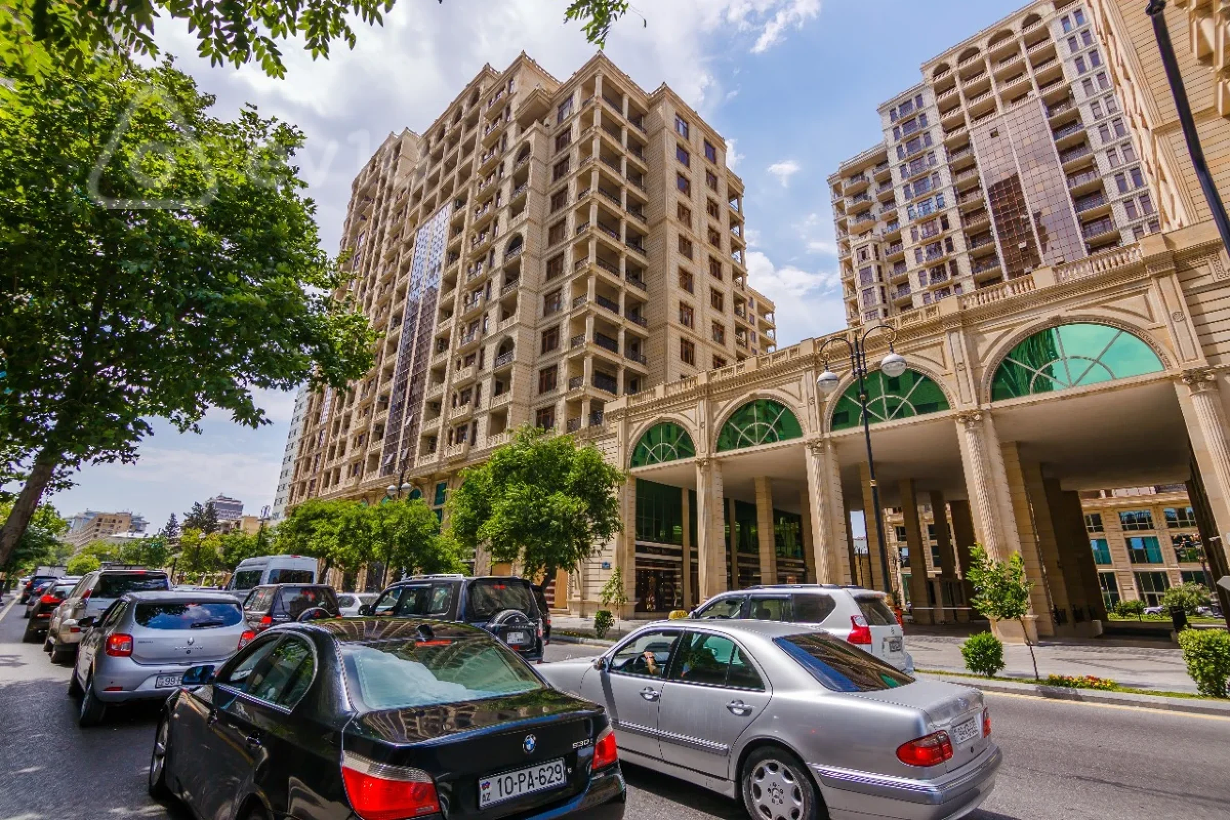 Kirayə verilir 3 otaqlı yeni tikili 170 m²