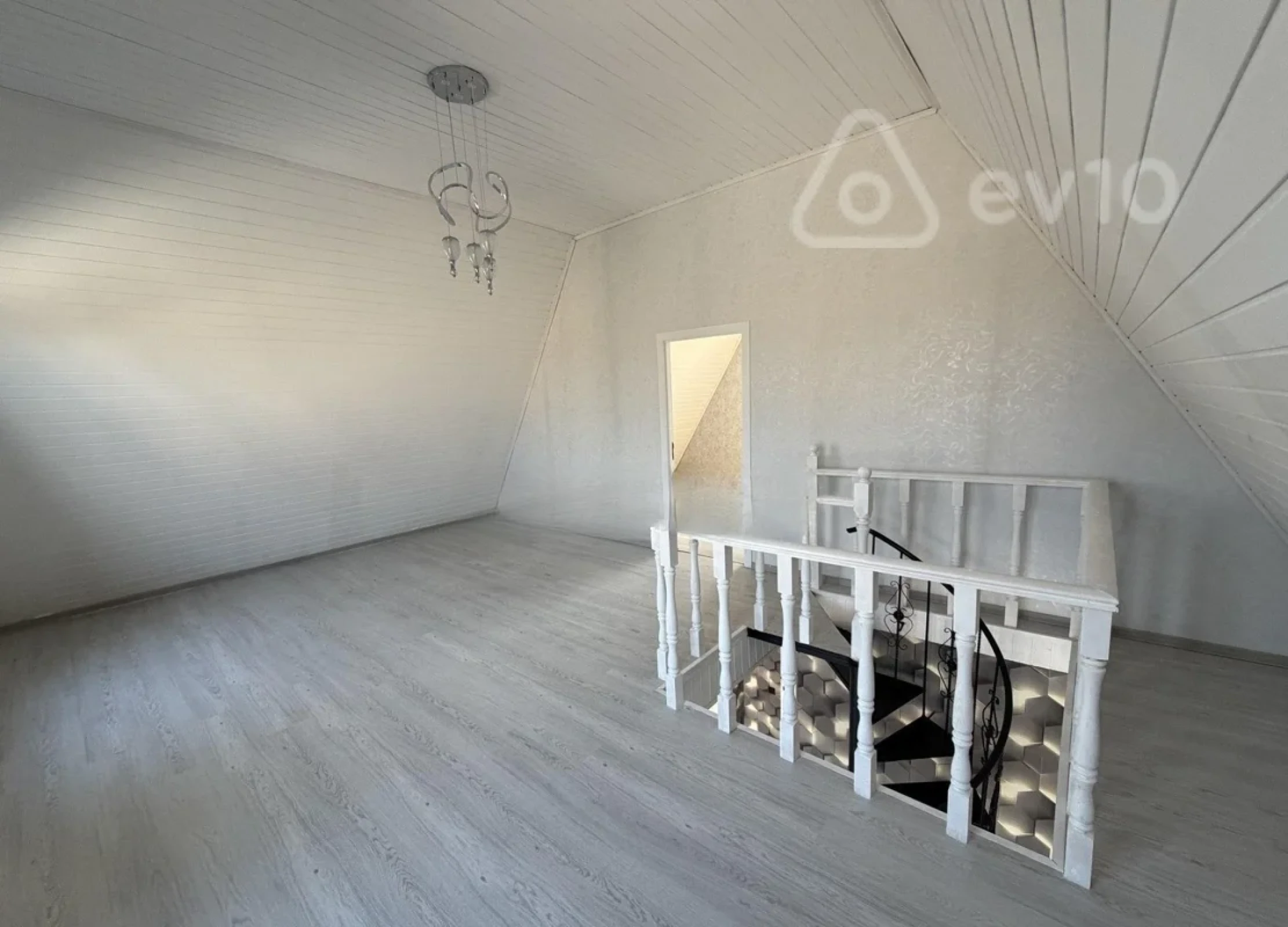 Satılır 5 otaqlı həyət evi 132 m²
