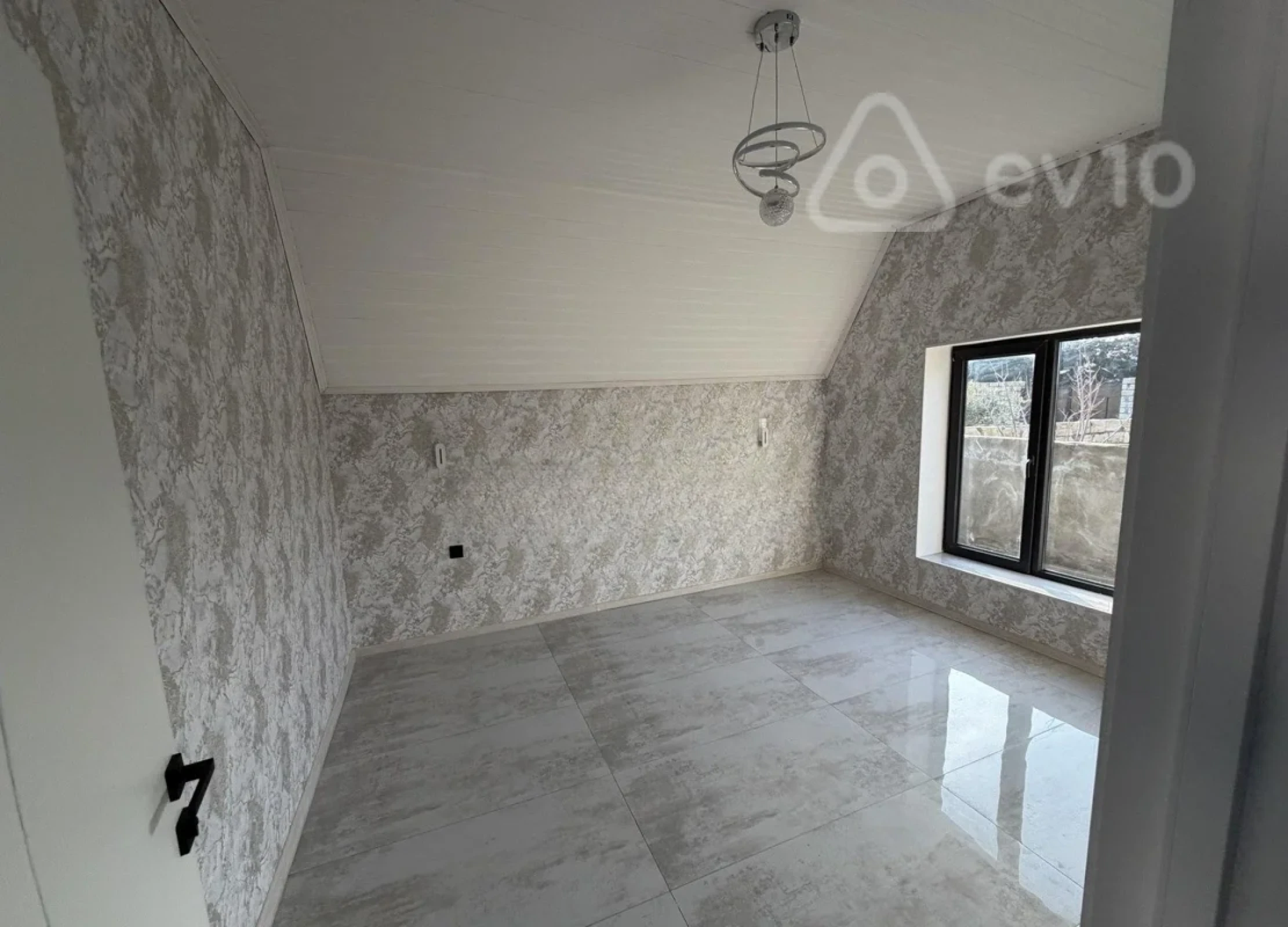 Satılır 5 otaqlı həyət evi 132 m²