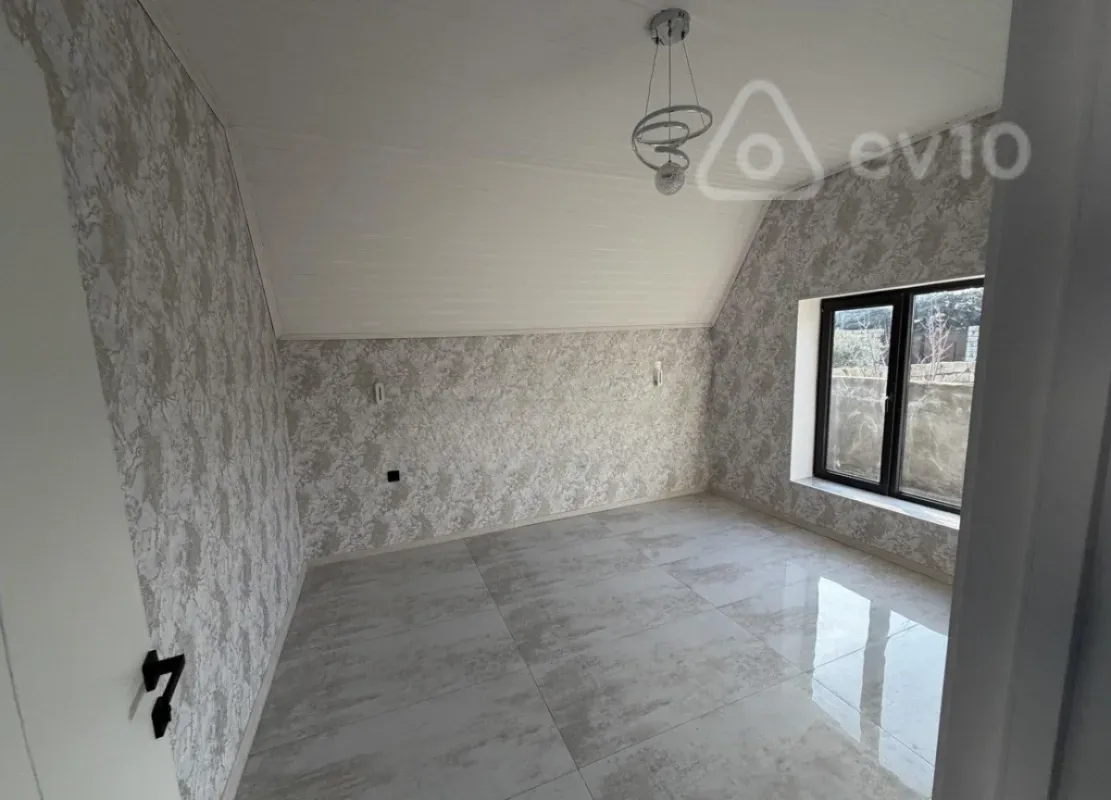 Satılır 5 otaqlı həyət evi 132 m²