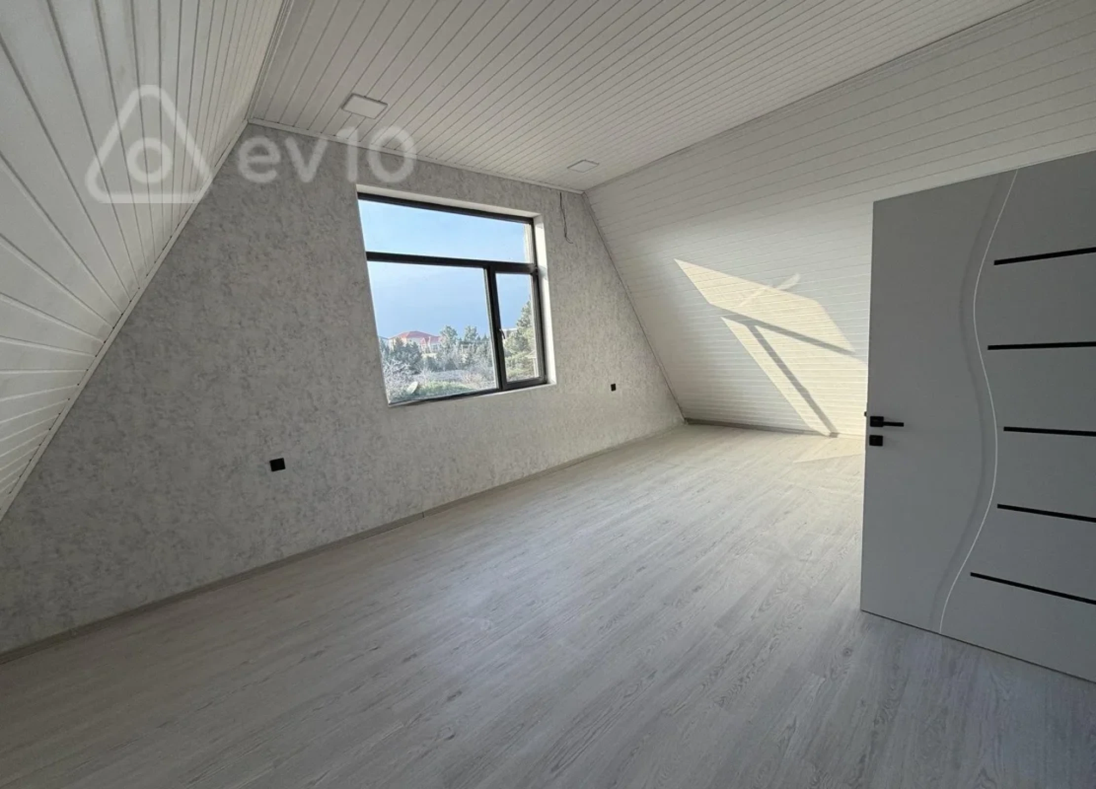 Satılır 5 otaqlı həyət evi 132 m²