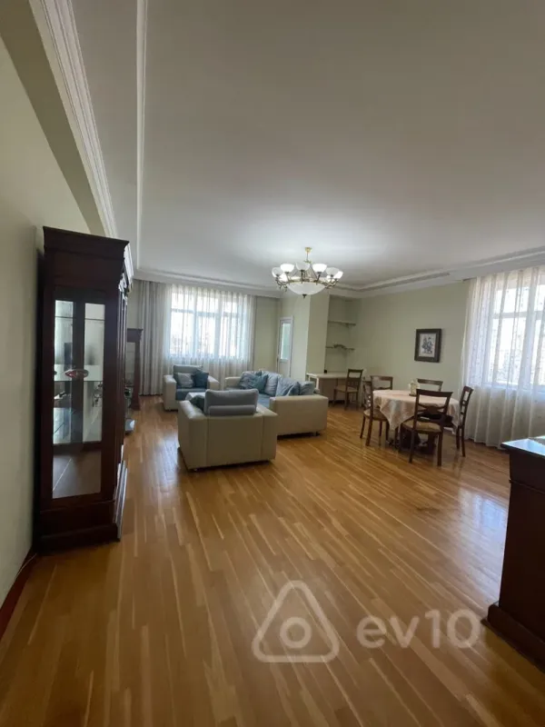 Kirayə verilir 3 otaqlı yeni tikili 128 m²