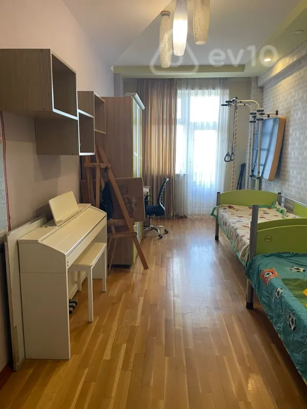 Kirayə verilir 3 otaqlı yeni tikili 128 m²
