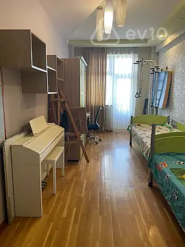 Kirayə verilir 3 otaqlı yeni tikili 128 m²