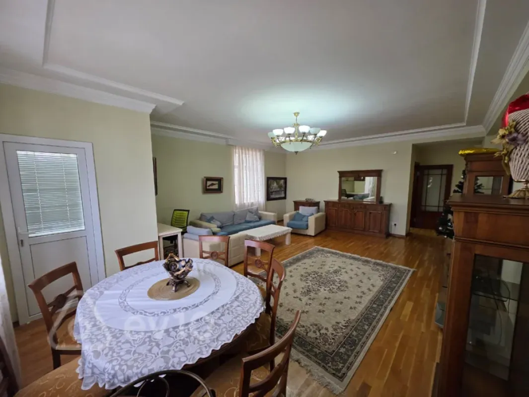 Kirayə verilir 3 otaqlı yeni tikili 128 m²