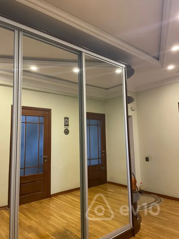 Kirayə verilir 3 otaqlı yeni tikili 128 m²