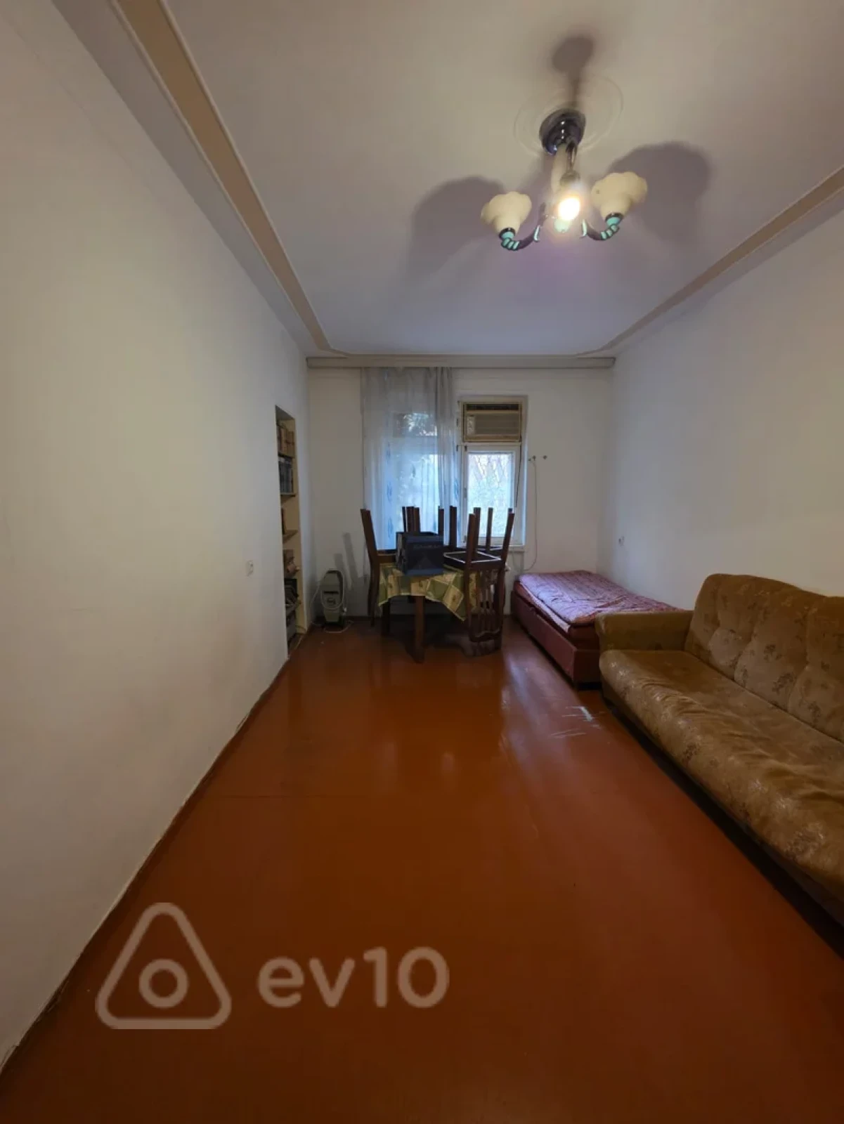 Satılır 2 otaqlı köhnə tikili 55 m²
