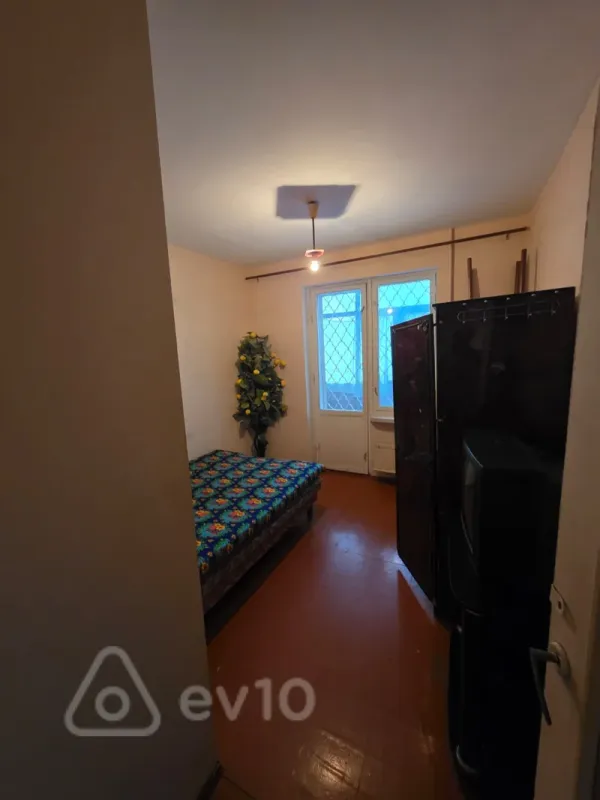 Satılır 2 otaqlı köhnə tikili 55 m²