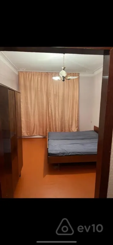 Kirayə verilir 3 otaqlı köhnə tikili 100 m²