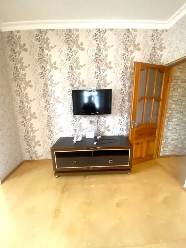 Kirayə verilir 1 otaqlı köhnə tikili 45 m²