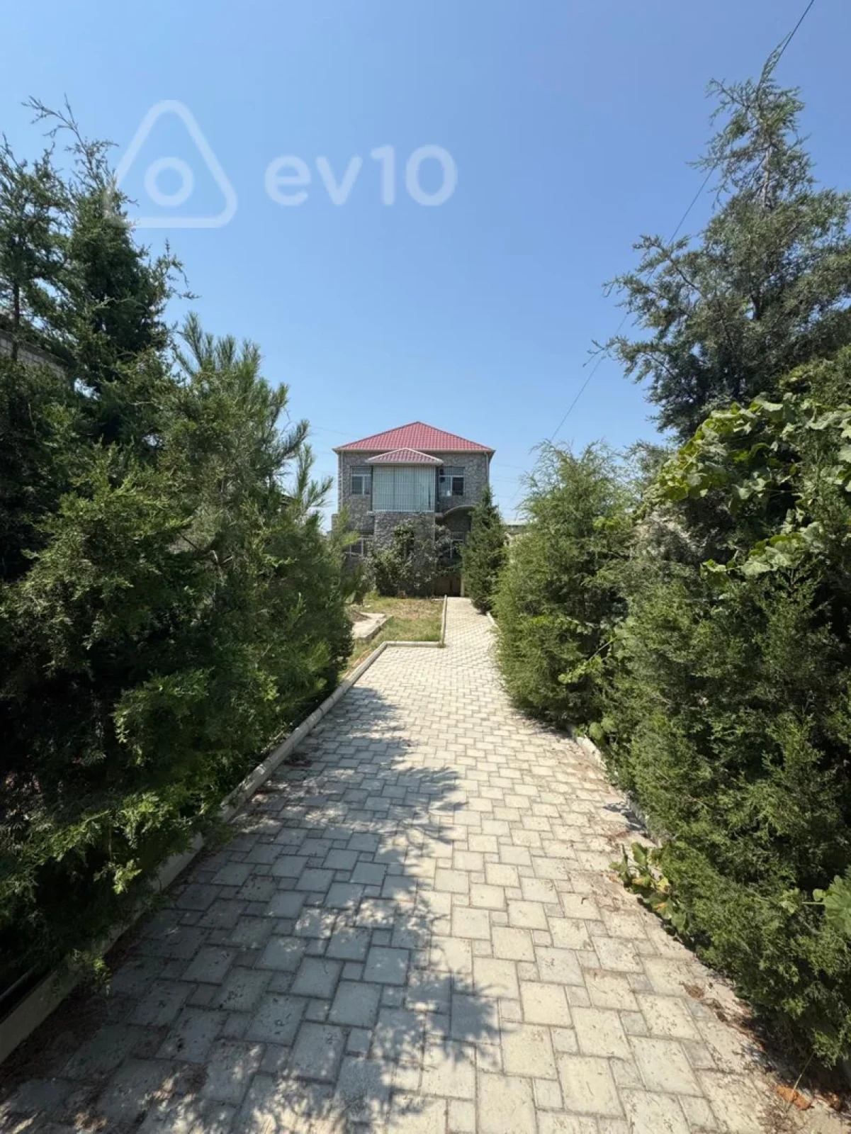 Satılır 5 otaqlı həyət evi 140 m²