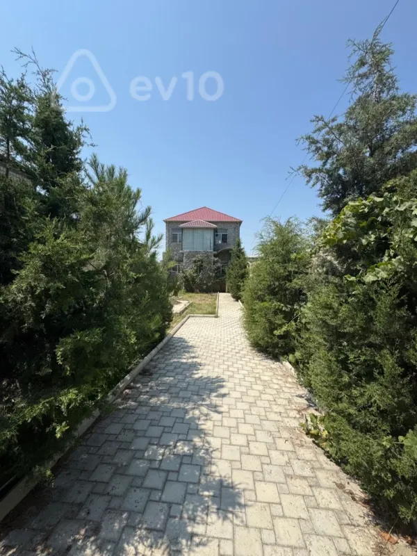 Satılır 5 otaqlı həyət evi 140 m²