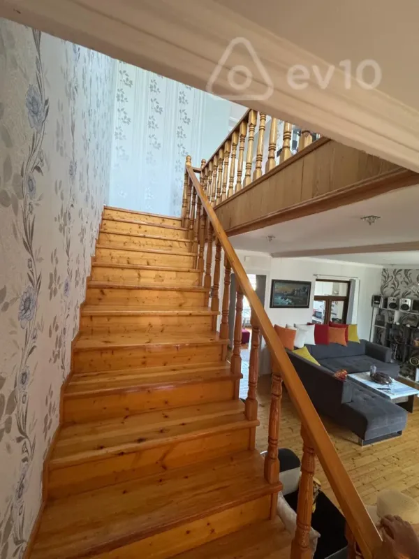 Satılır 5 otaqlı həyət evi 140 m²