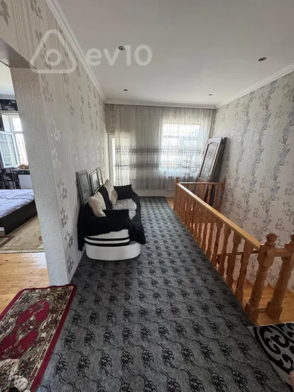 Satılır 5 otaqlı həyət evi 140 m²