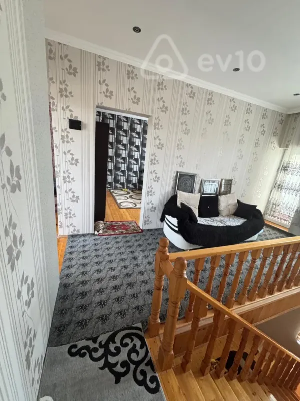 Satılır 5 otaqlı həyət evi 140 m²