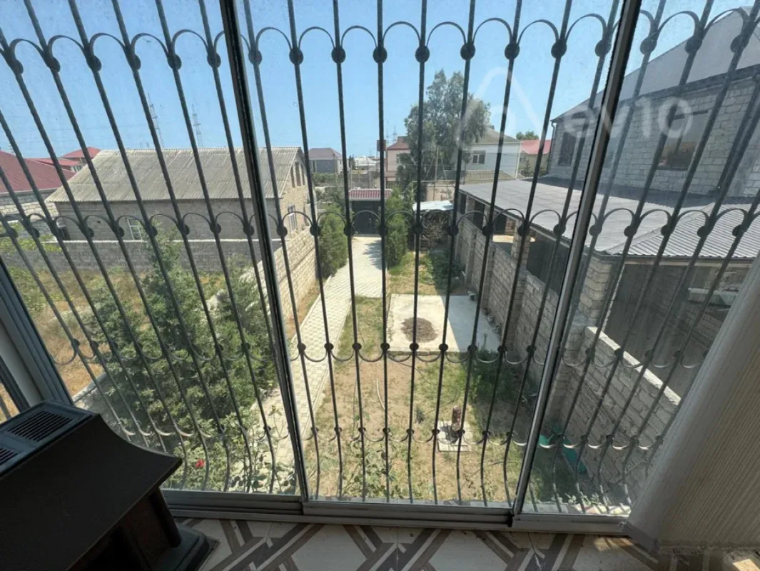 Satılır 5 otaqlı həyət evi 140 m²