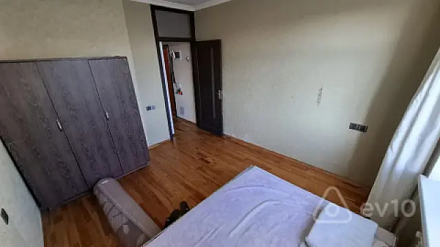 Kirayə verilir 2 otaqlı köhnə tikili 55 m²