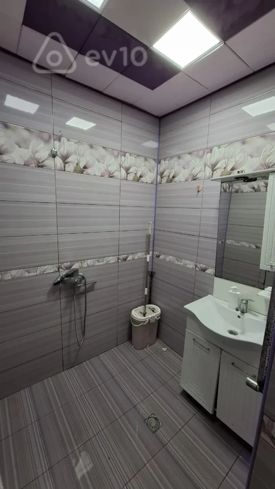 Kirayə verilir 2 otaqlı köhnə tikili 55 m²