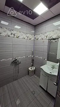 Kirayə verilir 2 otaqlı köhnə tikili 55 m²