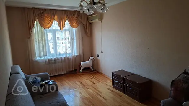 Kirayə verilir 2 otaqlı köhnə tikili 55 m²
