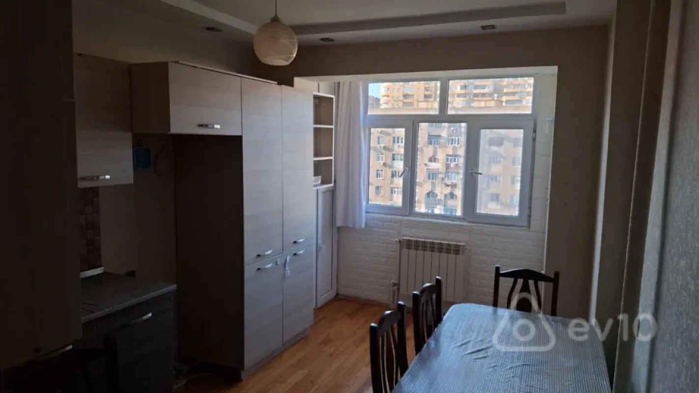 Kirayə verilir 2 otaqlı köhnə tikili 55 m²