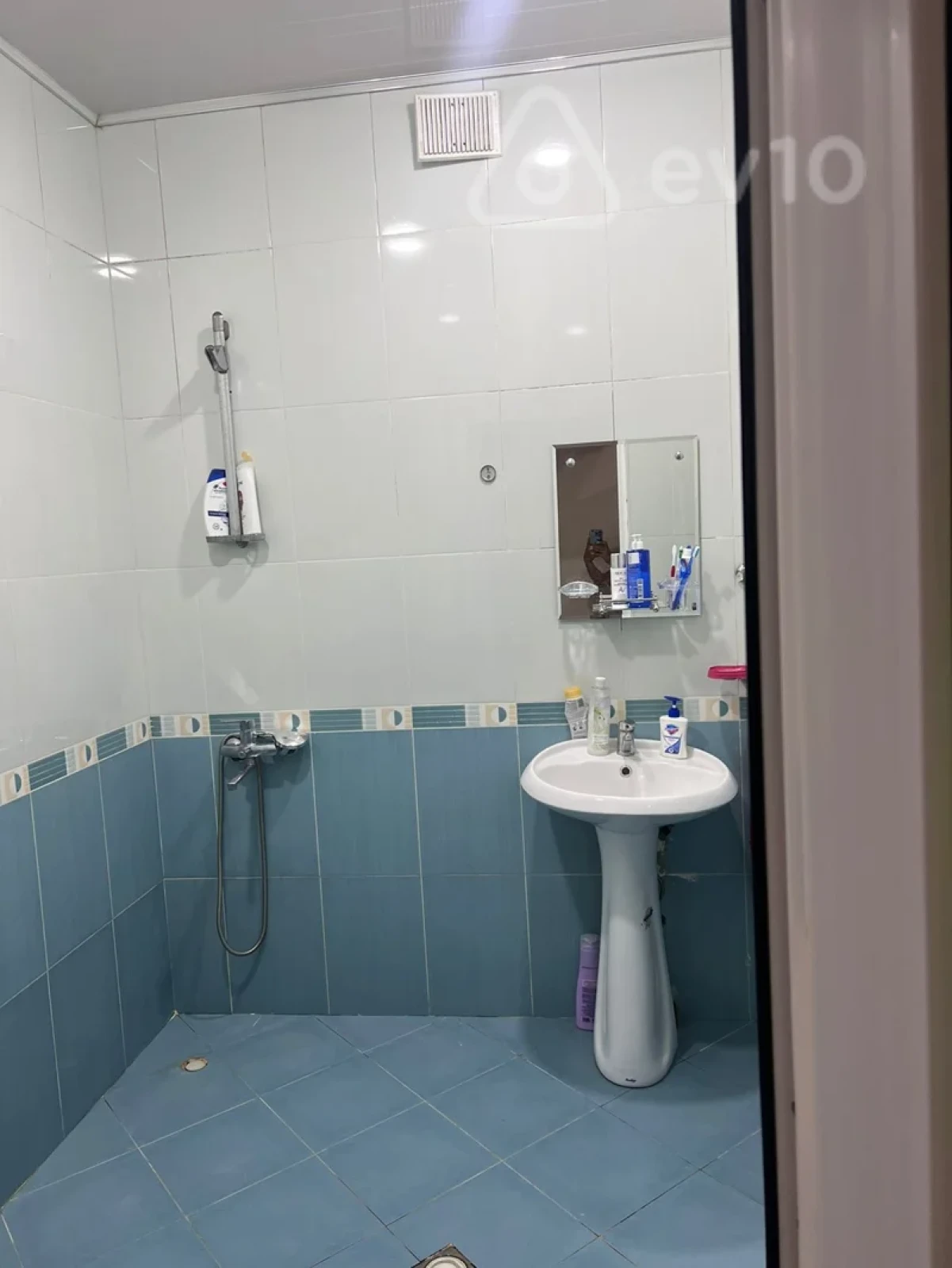 Kirayə verilir 2 otaqlı yeni tikili 95 m²