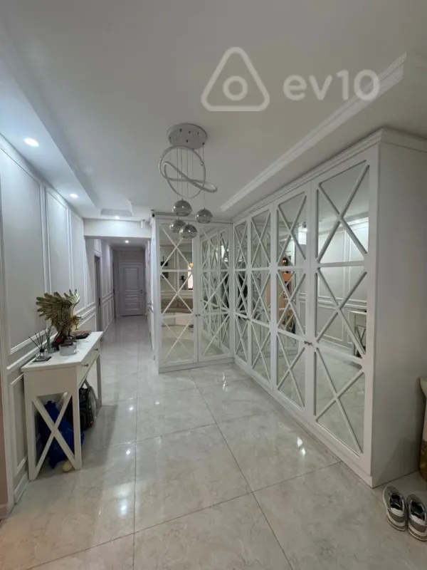 Satılır 3 otaqlı yeni tikili 134 m²