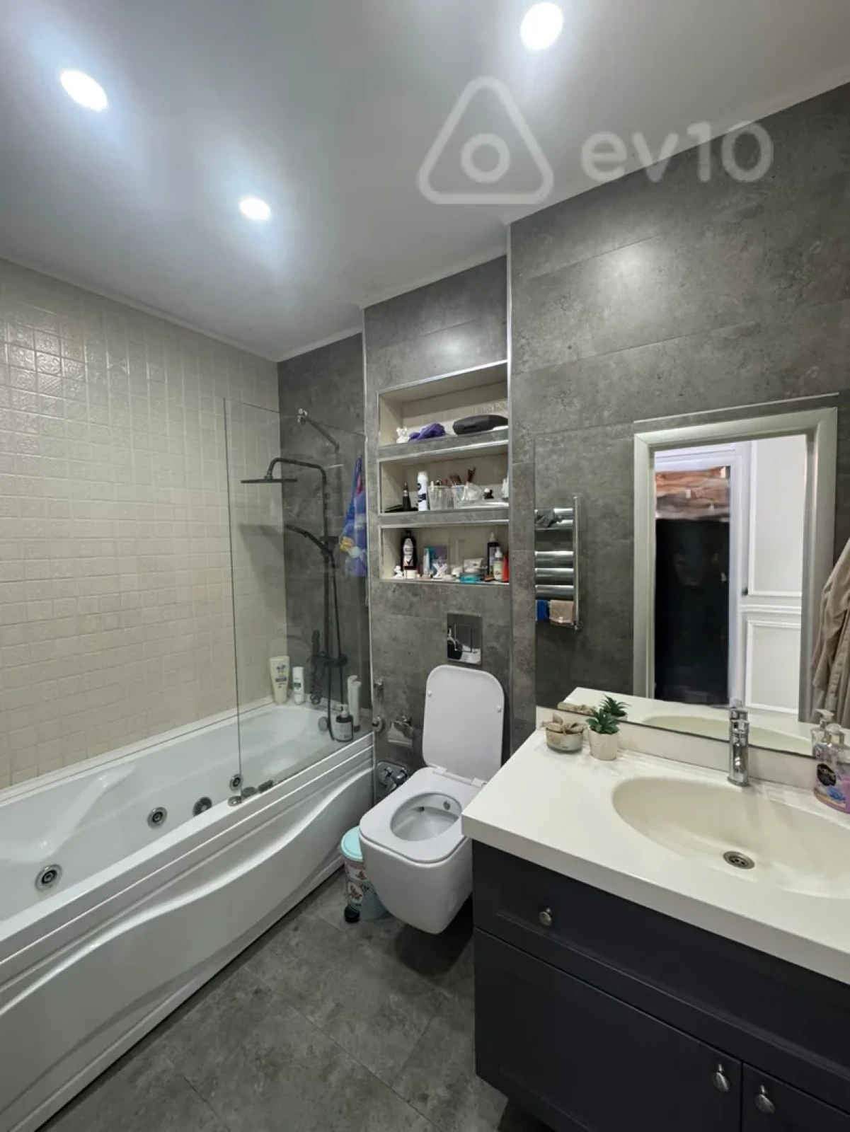Satılır 3 otaqlı yeni tikili 134 m²