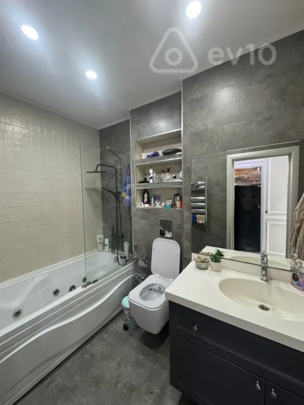 Satılır 3 otaqlı yeni tikili 134 m²