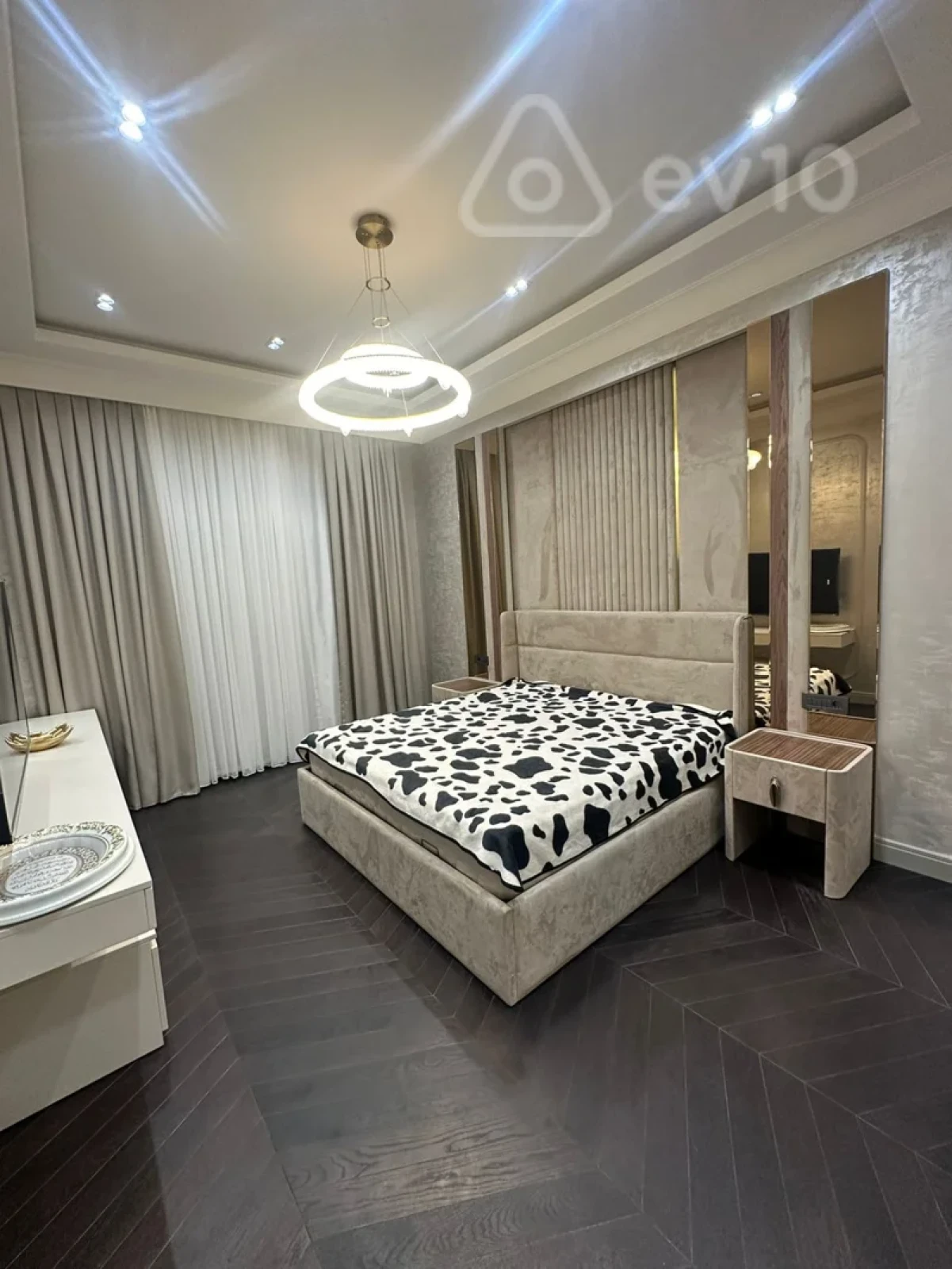 Kirayə verilir 3 otaqlı yeni tikili 180 m²