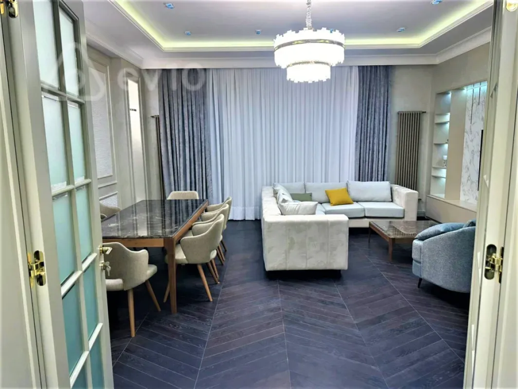 Kirayə verilir 3 otaqlı yeni tikili 180 m²