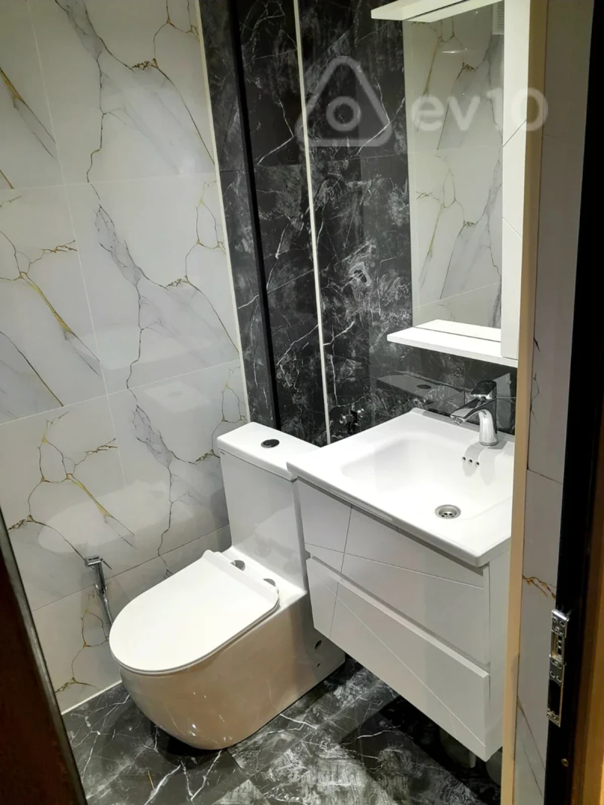 Satılır 3 otaqlı köhnə tikili 72 m²