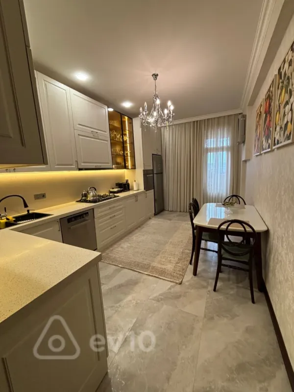 Satılır 4 otaqlı yeni tikili 165 m²