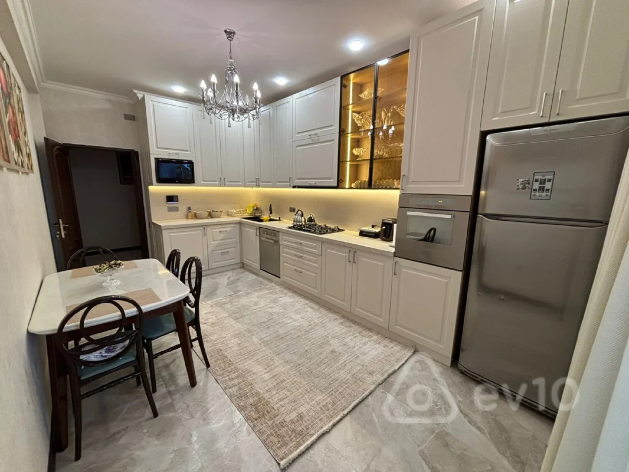 Satılır 4 otaqlı yeni tikili 165 m²