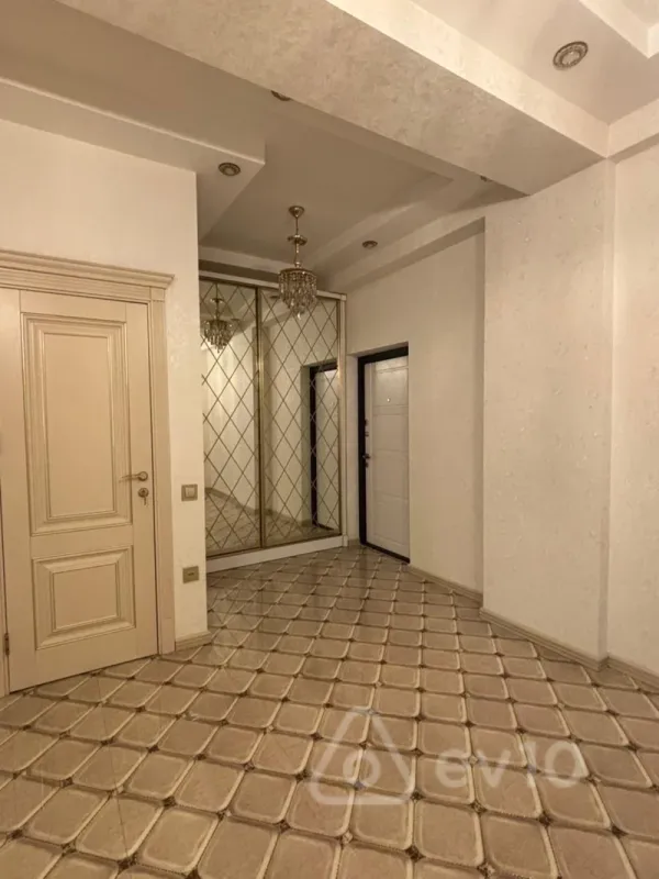Kirayə verilir 3 otaqlı yeni tikili 126 m²