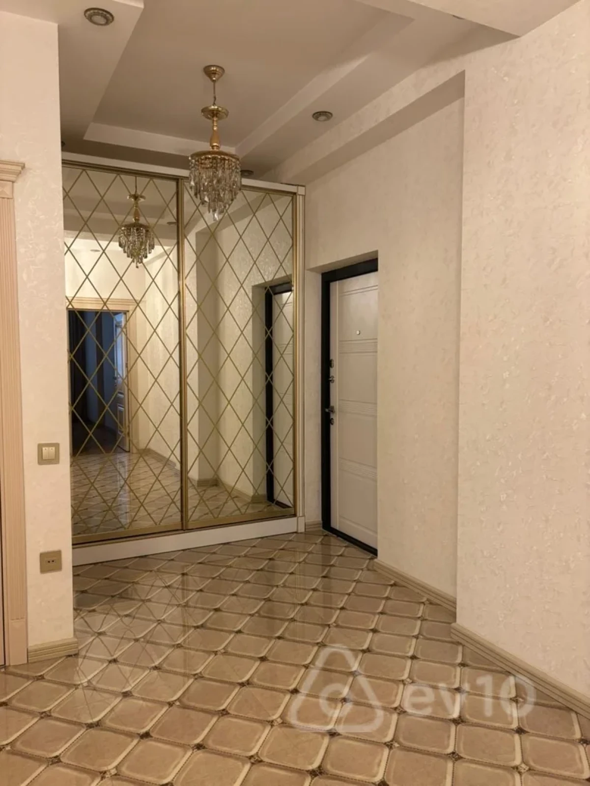 Kirayə verilir 3 otaqlı yeni tikili 126 m²